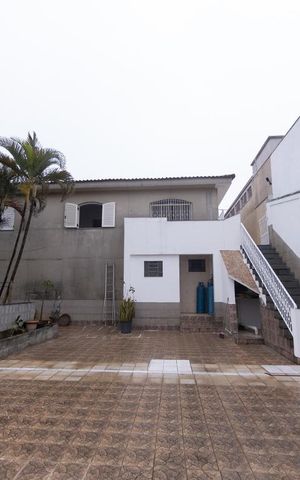 Casa para alugar com 1200m², 4 quartos e 8 vagas Casa para alugar com 1200m², 4 quartos e 8 vagasÁrea Externa (fundos)