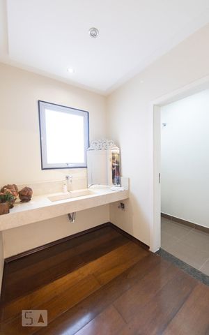 Casa para alugar com 1200m², 4 quartos e 8 vagas Casa para alugar com 1200m², 4 quartos e 8 vagasBanheiro Social 2
