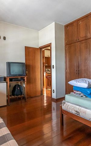 Casa à venda com 386m², 3 quartos e 8 vagas Casa à venda com 386m², 3 quartos e 8 vagasQuarto 2