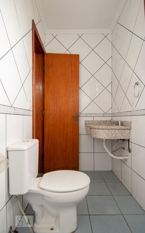 Casa à venda com 216m², 4 quartos e 3 vagas Casa à venda com 216m², 4 quartos e 3 vagasBanheiro / 2º Pavimento