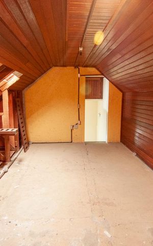 Casa à venda com 216m², 4 quartos e 3 vagas Casa à venda com 216m², 4 quartos e 3 vagasSotão