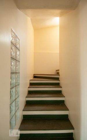 Casa à venda com 216m², 4 quartos e 3 vagas Casa à venda com 216m², 4 quartos e 3 vagasAcesso para 2º Pavimento
