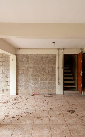 Casa à venda com 216m², 4 quartos e 3 vagas Casa à venda com 216m², 4 quartos e 3 vagasGaragem