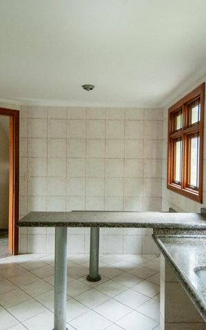 Casa à venda com 216m², 4 quartos e 3 vagas Casa à venda com 216m², 4 quartos e 3 vagasCozinha
