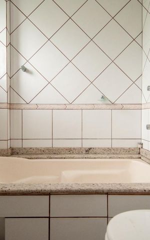 Casa à venda com 216m², 4 quartos e 3 vagas Casa à venda com 216m², 4 quartos e 3 vagasBanheiro Suíte