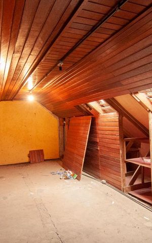 Casa à venda com 216m², 4 quartos e 3 vagas Casa à venda com 216m², 4 quartos e 3 vagasSotão
