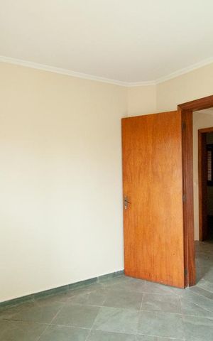 Casa à venda com 216m², 4 quartos e 3 vagas Casa à venda com 216m², 4 quartos e 3 vagasQuarto 2 / 2º Pavimento