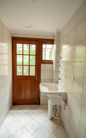 Casa à venda com 216m², 4 quartos e 3 vagas Casa à venda com 216m², 4 quartos e 3 vagasÁrea de Serviço