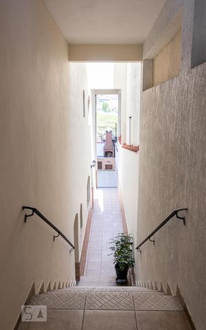 Casa para alugar com 248m², 3 quartos e 3 vagasCorredor