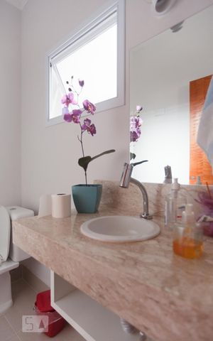 Casa à venda com 270m², 4 quartos e 8 vagasLavabo