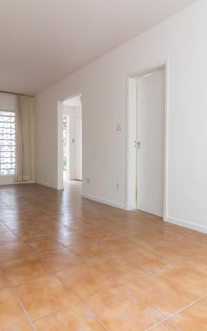 Casa à venda com 156m², 3 quartos e 2 vagas Casa à venda com 156m², 3 quartos e 2 vagasSala