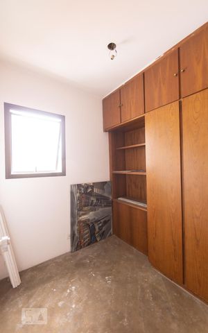 Apartamento à venda com 346m², 4 quartos e 4 vagas Apartamento à venda com 346m², 4 quartos e 4 vagasQuarto de Serviço