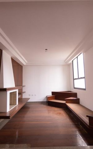 Apartamento à venda com 346m², 4 quartos e 4 vagas Apartamento à venda com 346m², 4 quartos e 4 vagasSala de TV