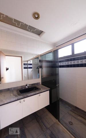 Apartamento à venda com 346m², 4 quartos e 4 vagas Apartamento à venda com 346m², 4 quartos e 4 vagasBanheiro da Suite 1