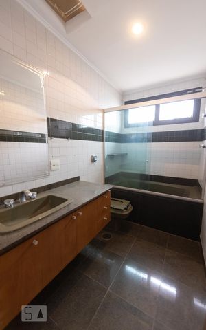 Apartamento à venda com 346m², 4 quartos e 4 vagas Apartamento à venda com 346m², 4 quartos e 4 vagasBanheiro da Suite 3