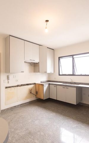 Apartamento à venda com 346m², 4 quartos e 4 vagas Apartamento à venda com 346m², 4 quartos e 4 vagasCozinha