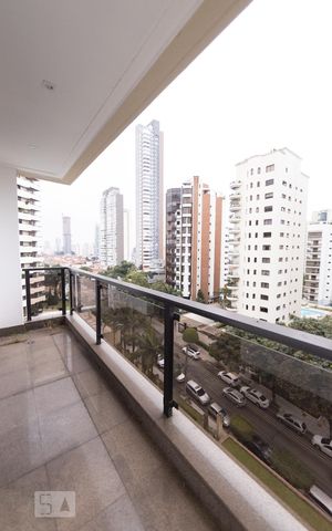 Apartamento à venda com 346m², 4 quartos e 4 vagas Apartamento à venda com 346m², 4 quartos e 4 vagasVaranda Suite 4