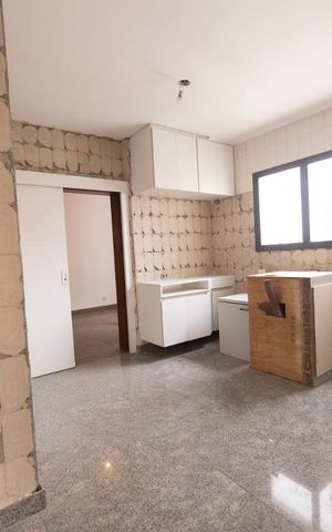Apartamento à venda com 346m², 4 quartos e 4 vagas Apartamento à venda com 346m², 4 quartos e 4 vagasÁrea de Serviço