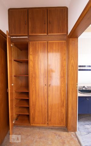 Apartamento à venda com 346m², 4 quartos e 4 vagas Apartamento à venda com 346m², 4 quartos e 4 vagasArmário Suite 2