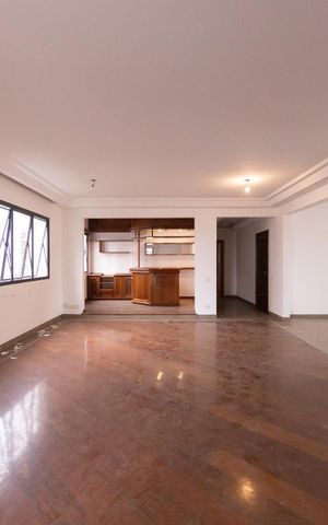 Apartamento à venda com 346m², 4 quartos e 4 vagas Apartamento à venda com 346m², 4 quartos e 4 vagasSala de Estar