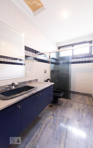 Apartamento à venda com 346m², 4 quartos e 4 vagas Apartamento à venda com 346m², 4 quartos e 4 vagasBanheiro da Suite 2