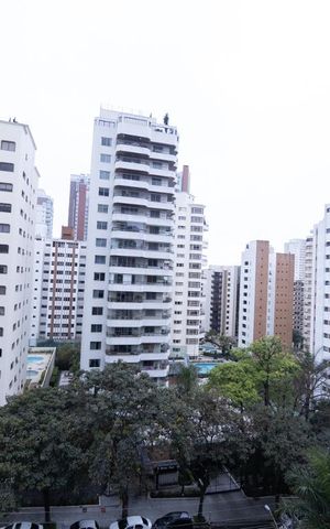 Apartamento à venda com 346m², 4 quartos e 4 vagas Apartamento à venda com 346m², 4 quartos e 4 vagasVista da Suite 2