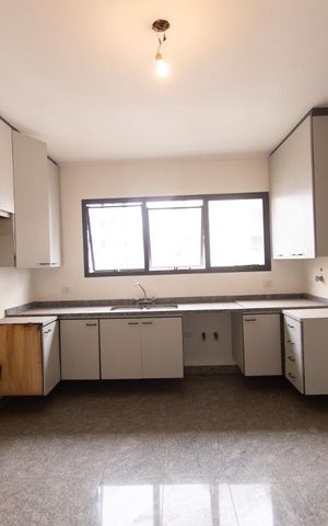 Apartamento à venda com 346m², 4 quartos e 4 vagas Apartamento à venda com 346m², 4 quartos e 4 vagasCozinha