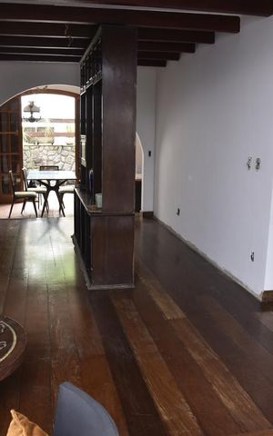 Casa de condomínio para alugar com 450m², 4 quartos e 2 vagasSala