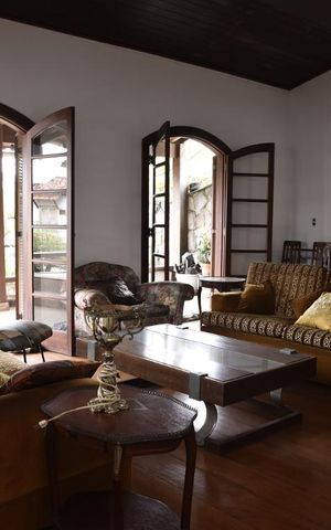 Casa de condomínio para alugar com 450m², 4 quartos e 2 vagasSala