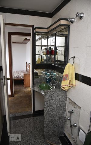 Casa de condomínio para alugar com 450m², 4 quartos e 2 vagasBanheiro 4
