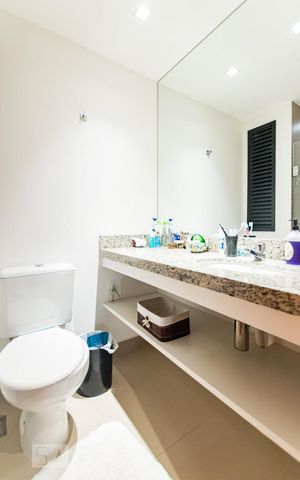Apartamento à venda com 60m², 2 quartos e 2 vagas Apartamento à venda com 60m², 2 quartos e 2 vagasBanheiro
