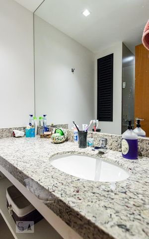 Apartamento à venda com 60m², 2 quartos e 2 vagas Apartamento à venda com 60m², 2 quartos e 2 vagasBanheiro