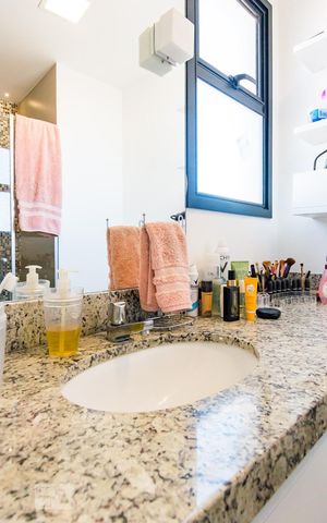 Apartamento à venda com 60m², 2 quartos e 2 vagas Apartamento à venda com 60m², 2 quartos e 2 vagasBanheiro