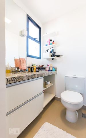 Apartamento à venda com 60m², 2 quartos e 2 vagas Apartamento à venda com 60m², 2 quartos e 2 vagasBanheiro