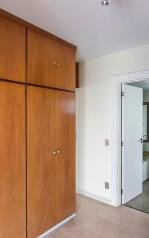 Apartamento à venda com 298m², 3 quartos e 3 vagas Apartamento à venda com 298m², 3 quartos e 3 vagasCloset da Suite