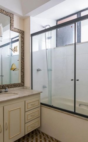 Apartamento à venda com 298m², 3 quartos e 3 vagas Apartamento à venda com 298m², 3 quartos e 3 vagasBanheiro da Suite