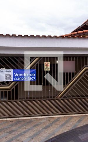 Casa à venda com 220m², 2 quartos e 4 vagas Casa à venda com 220m², 2 quartos e 4 vagasFachada e plaquinha