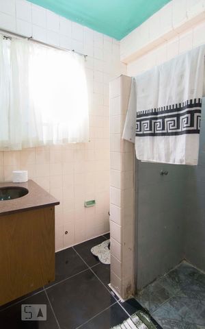 Casa à venda com 180m², 3 quartos e 1 vagaBanheiro 2
