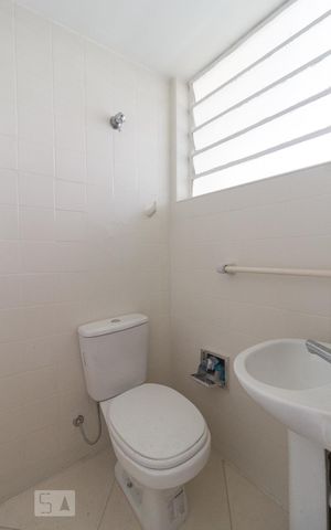 Casa à venda com 250m², 4 quartos e 4 vagasBanheiro de Serviço