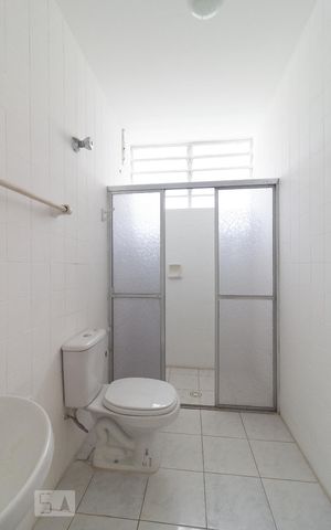Casa à venda com 250m², 4 quartos e 4 vagasBanheiro