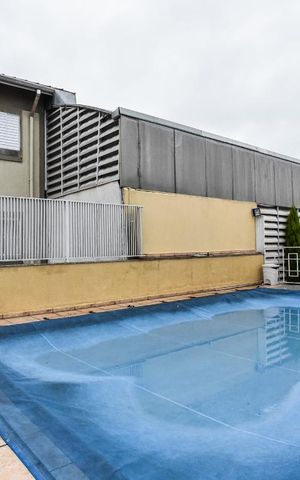 Casa de condomínio à venda com 138m², 3 quartos e 2 vagas Casa de condomínio à venda com 138m², 3 quartos e 2 vagasPiscina