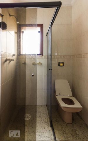 Casa para alugar com 545m², 5 quartos e 6 vagasBanheiro Suite 1