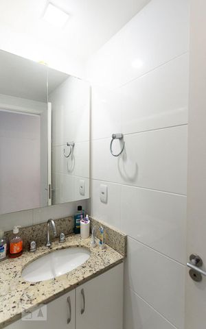 Apartamento para alugar com 60m², 3 quartos e 1 vaga Apartamento para alugar com 60m², 3 quartos e 1 vagaBanheiro Social