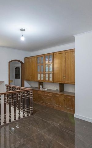 Casa à venda com 350m², 3 quartos e 3 vagas Casa à venda com 350m², 3 quartos e 3 vagasSala Piso Superior