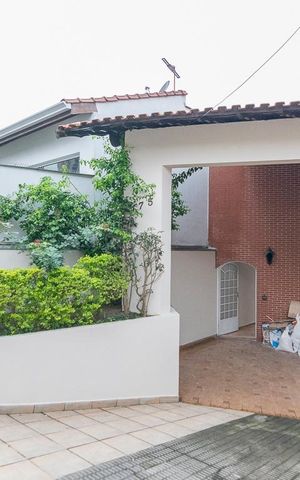 Casa à venda com 350m², 3 quartos e 3 vagas Casa à venda com 350m², 3 quartos e 3 vagasGaragem