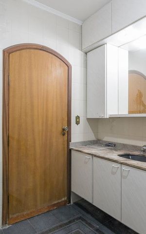 Casa à venda com 350m², 3 quartos e 3 vagas Casa à venda com 350m², 3 quartos e 3 vagasBanheiro da Suite