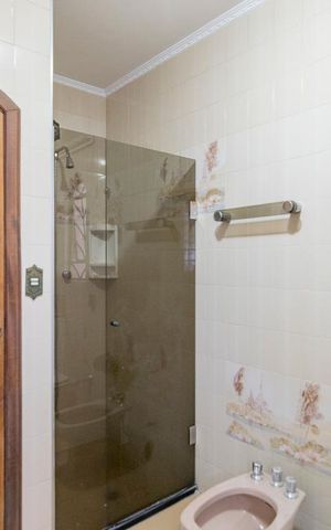 Casa à venda com 350m², 3 quartos e 3 vagas Casa à venda com 350m², 3 quartos e 3 vagasBanheiro