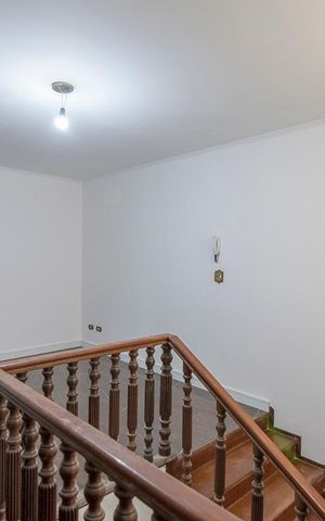 Casa à venda com 350m², 3 quartos e 3 vagas Casa à venda com 350m², 3 quartos e 3 vagasSala Piso Superior