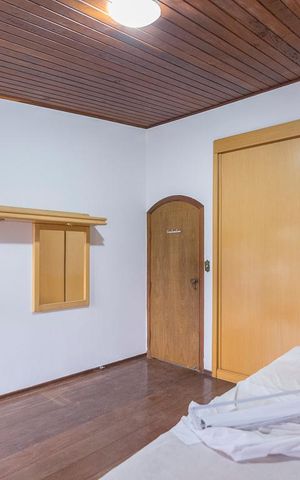 Casa à venda com 350m², 3 quartos e 3 vagas Casa à venda com 350m², 3 quartos e 3 vagasQuarto 3