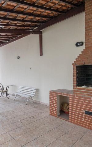Casa à venda com 350m², 3 quartos e 3 vagas Casa à venda com 350m², 3 quartos e 3 vagasChurrasqueira